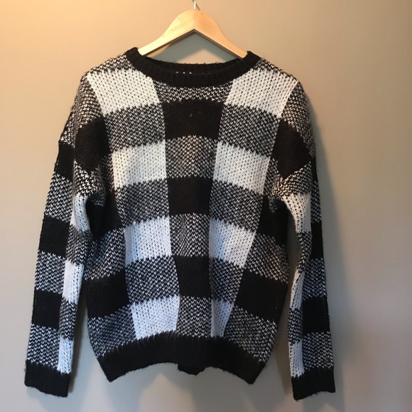 Forever 21 Sweaters - Forever 21 White and Black Plaid Sweater